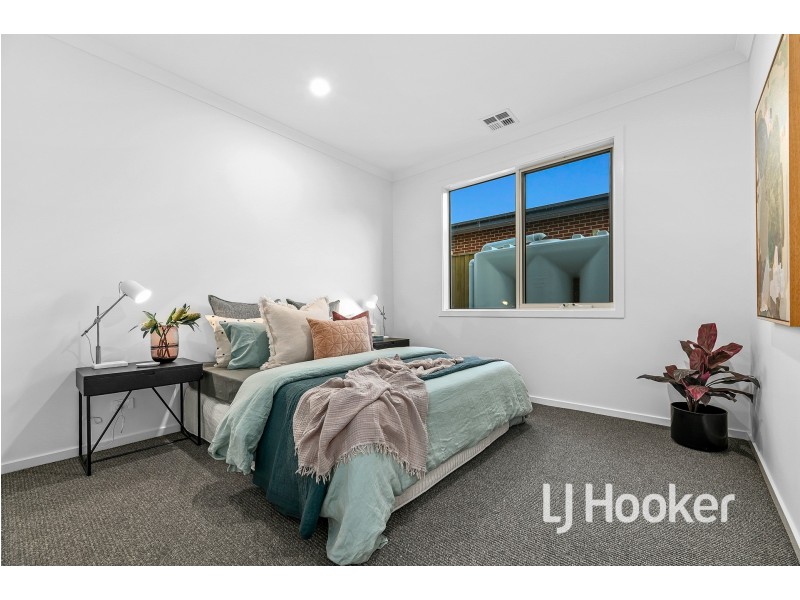 17 Peachtree Drive, Drouin VIC 3818