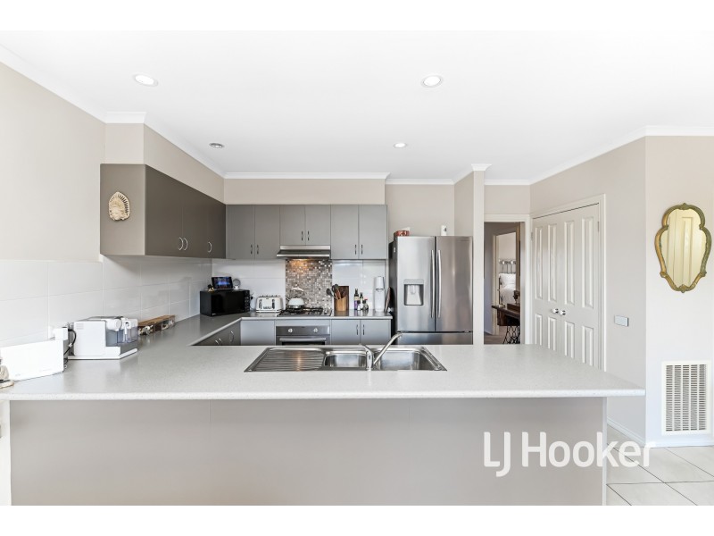 4/27-29 Rogers Street, Pakenham VIC 3810