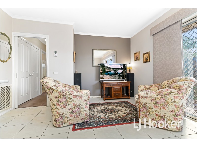 4/27-29 Rogers Street, Pakenham VIC 3810
