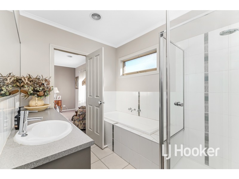 4/27-29 Rogers Street, Pakenham VIC 3810