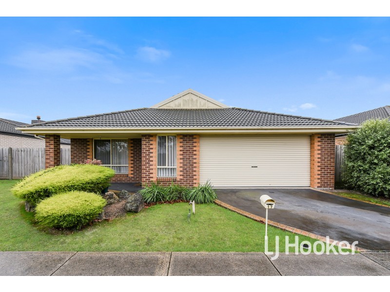 17 Clifford Drive, Pakenham VIC 3810