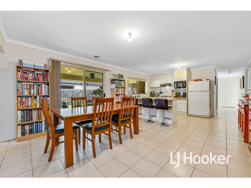 17 Clifford Drive, Pakenham VIC 3810