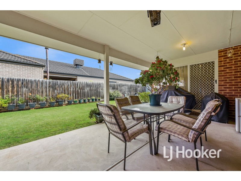 17 Clifford Drive, Pakenham VIC 3810