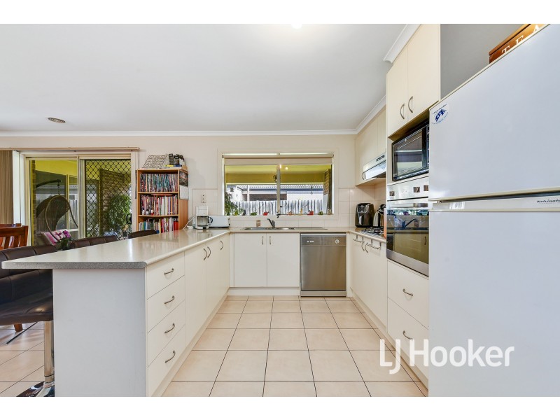 17 Clifford Drive, Pakenham VIC 3810