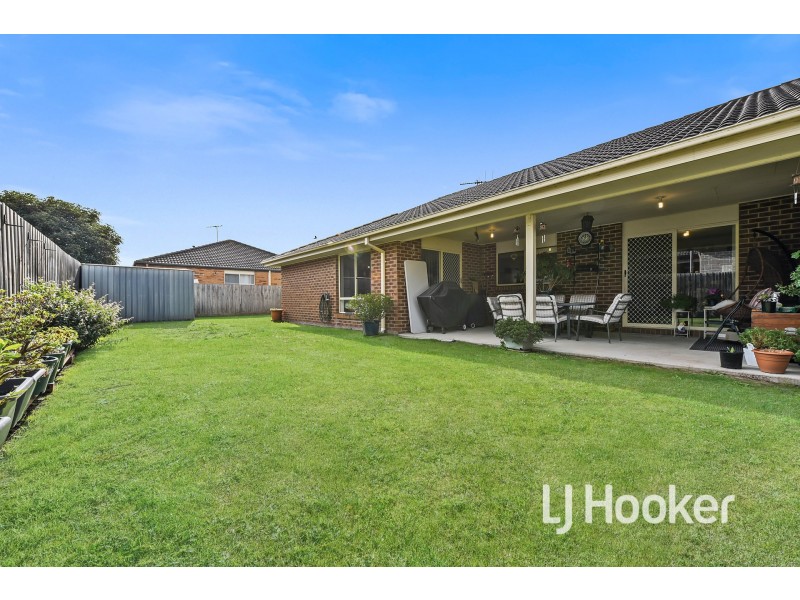 17 Clifford Drive, Pakenham VIC 3810