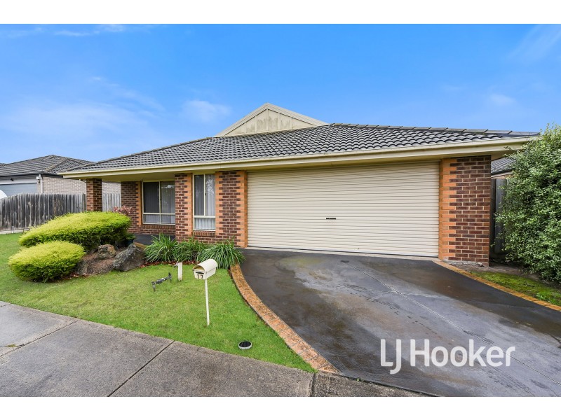 17 Clifford Drive, Pakenham VIC 3810