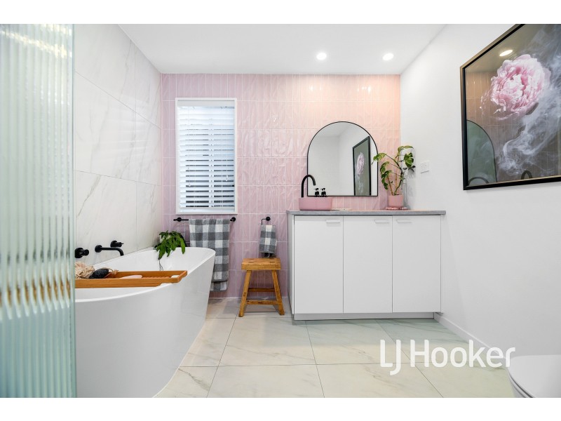 22 Kimberley Grove, Pakenham VIC 3810