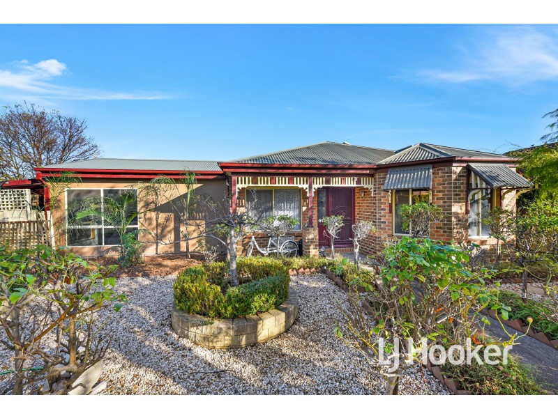2 Forsyth Court, Cranbourne North VIC 3977