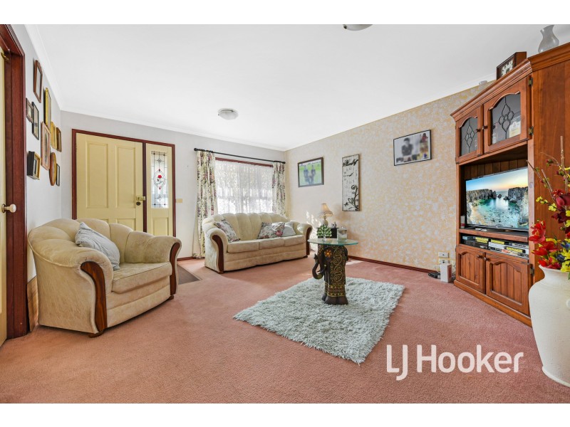 2 Forsyth Court, Cranbourne North VIC 3977