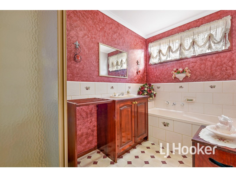 2 Forsyth Court, Cranbourne North VIC 3977