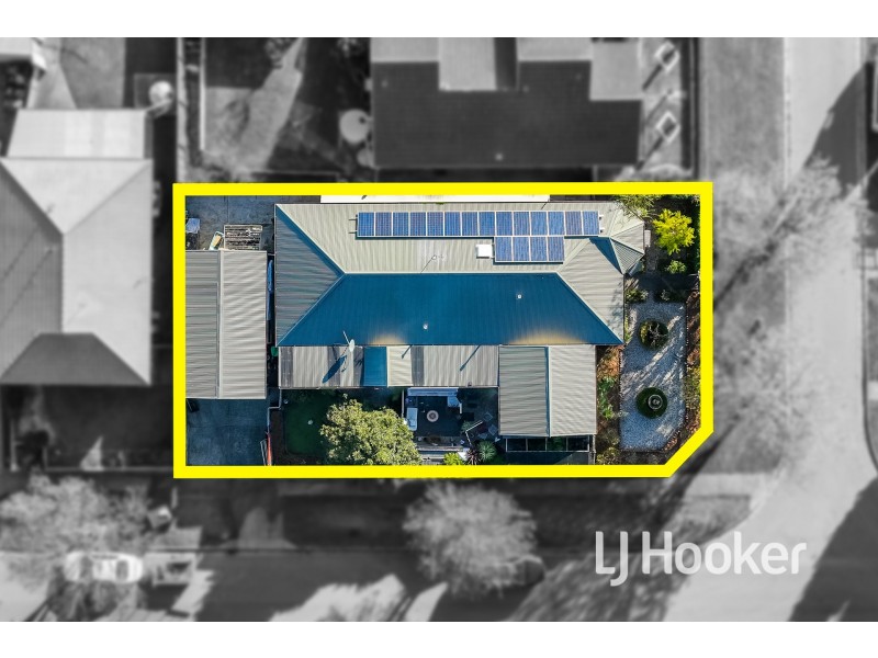 2 Forsyth Court, Cranbourne North VIC 3977