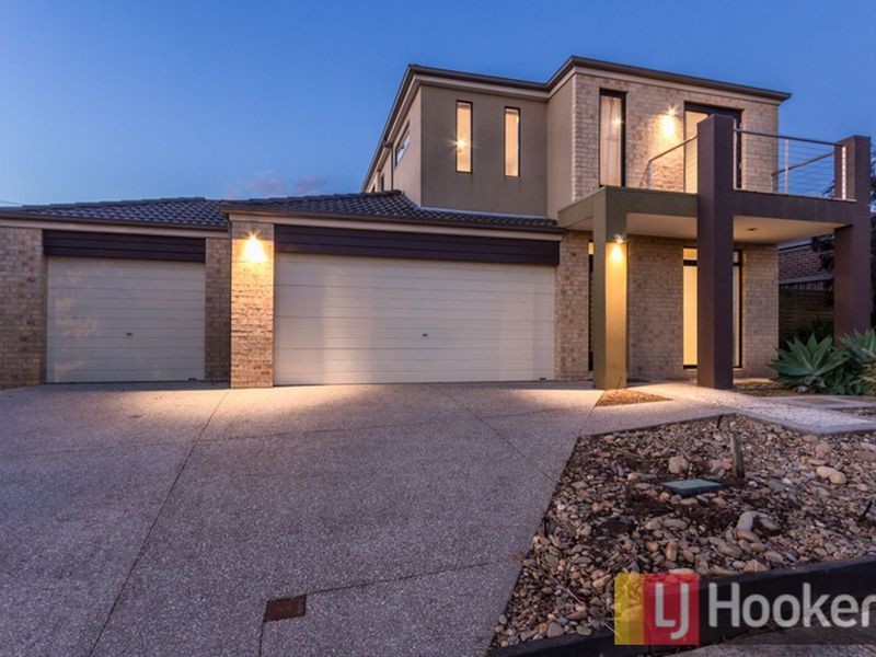 10 Fallingwater Drive, Pakenham VIC 3810