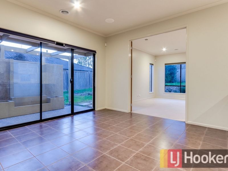 10 Fallingwater Drive, Pakenham VIC 3810