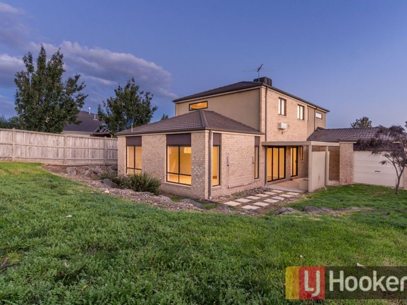 10 Fallingwater Drive, Pakenham VIC 3810