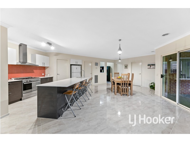 6 Caitlin Drive, Pakenham VIC 3810
