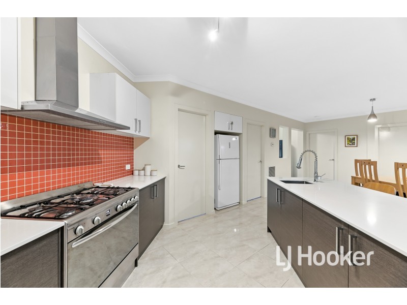 6 Caitlin Drive, Pakenham VIC 3810