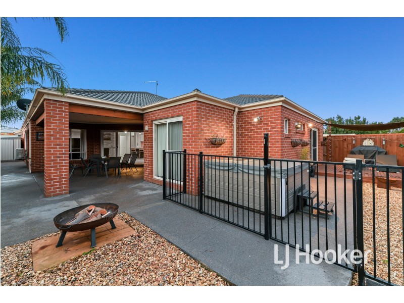 6 Caitlin Drive, Pakenham VIC 3810