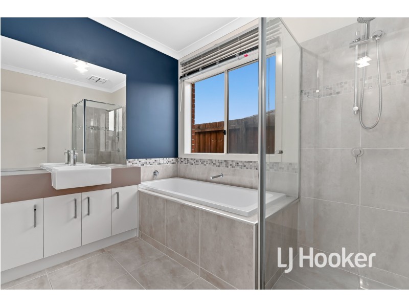 6 Caitlin Drive, Pakenham VIC 3810