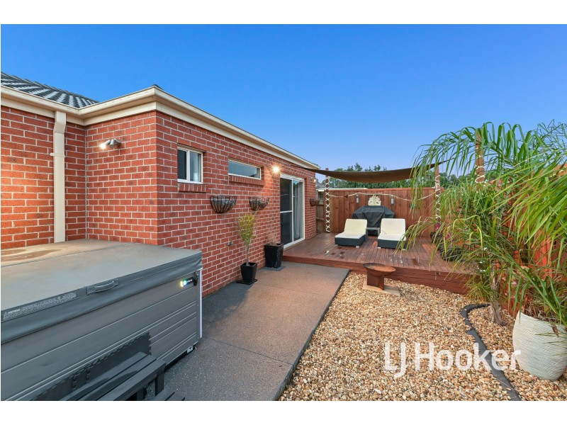 6 Caitlin Drive, Pakenham VIC 3810