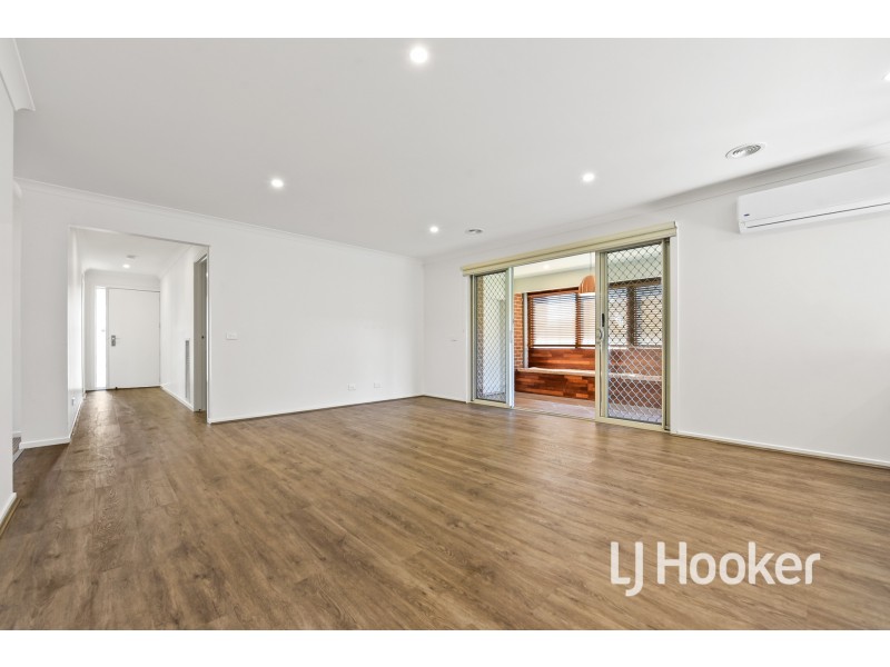 13 Newcastle Drive, Officer VIC 3809