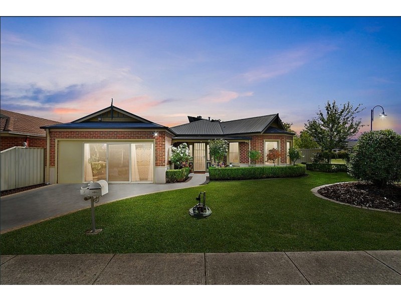 9 Iris Place, Pakenham VIC 3810