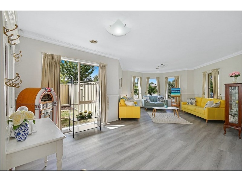9 Iris Place, Pakenham VIC 3810