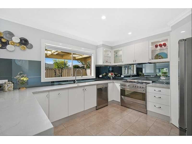 9 Iris Place, Pakenham VIC 3810
