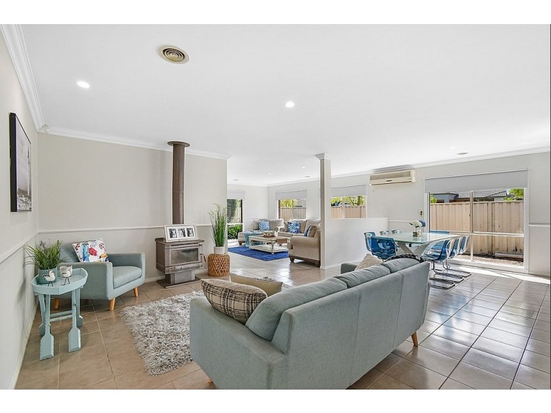 9 Iris Place, Pakenham VIC 3810