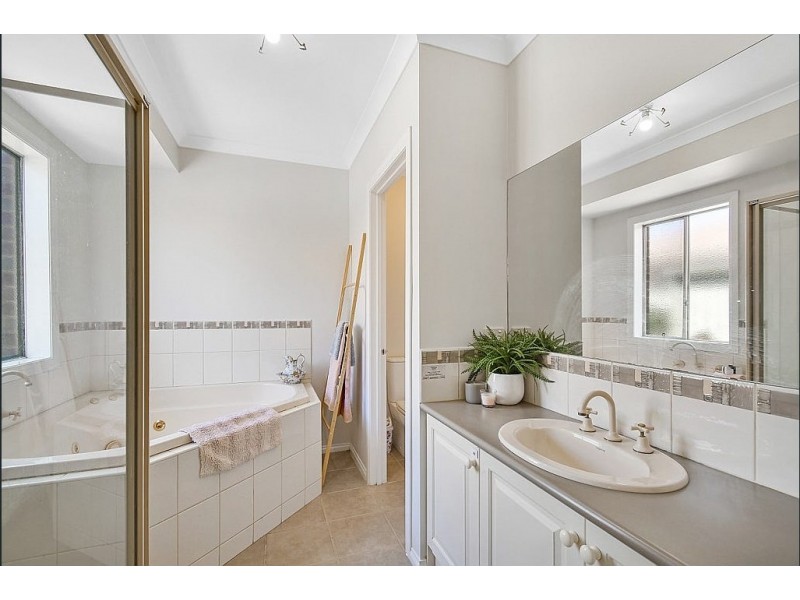 9 Iris Place, Pakenham VIC 3810