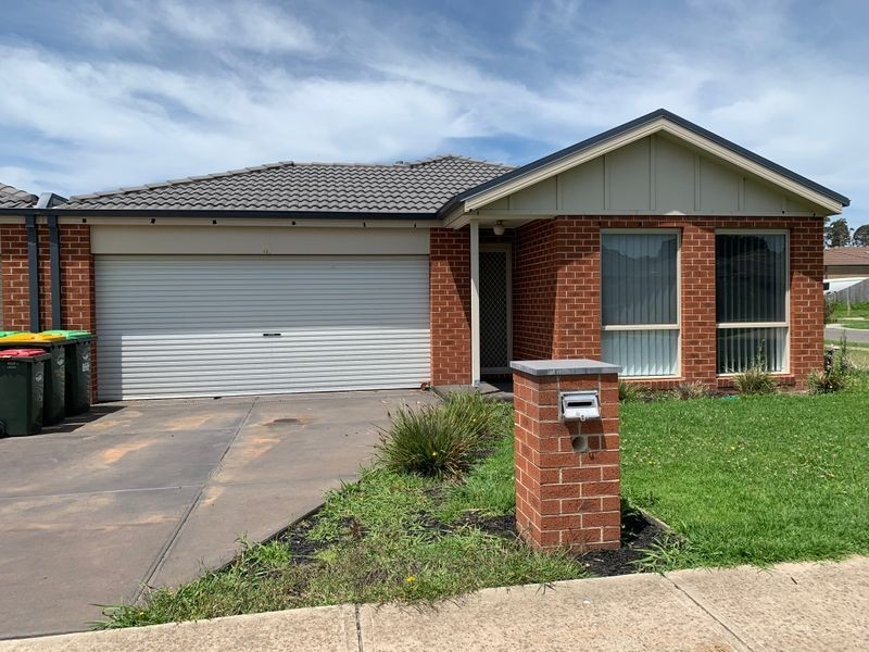 13 Shakespeare Court, Drouin VIC 3818
