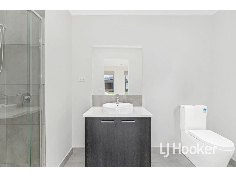 38 Grazing Way, Clyde North VIC 3978