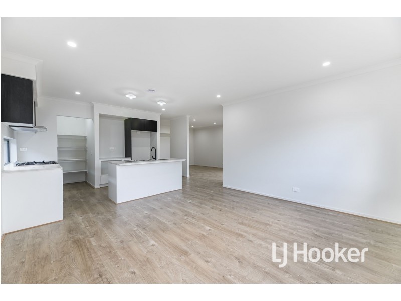 38 Grazing Way, Clyde North VIC 3978