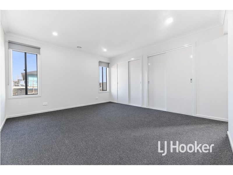 38 Grazing Way, Clyde North VIC 3978