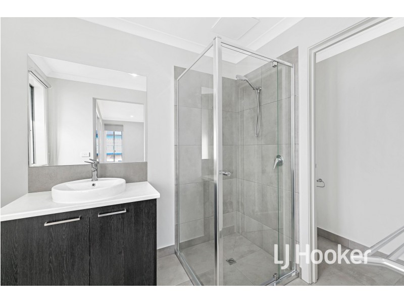 38 Grazing Way, Clyde North VIC 3978