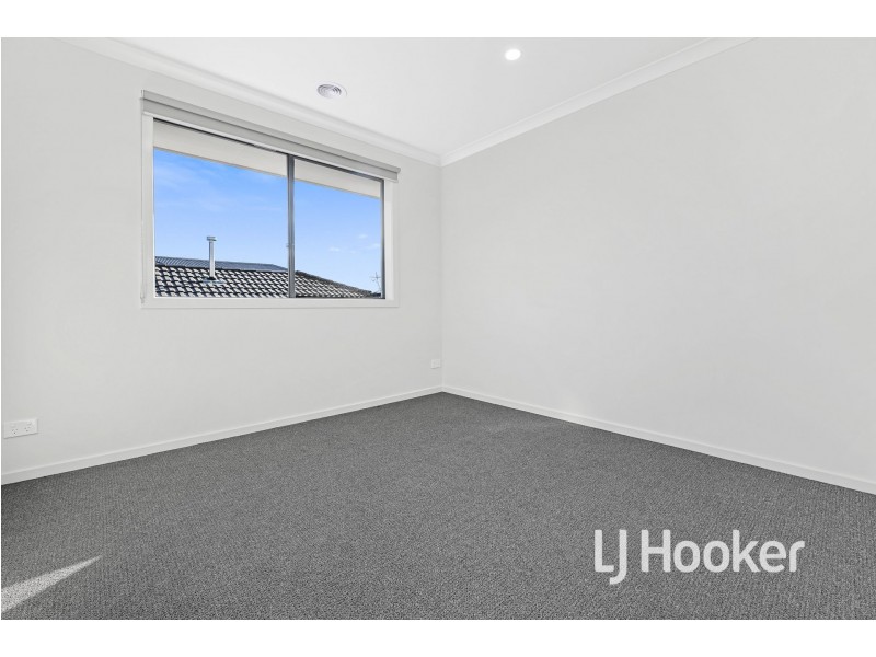 38 Grazing Way, Clyde North VIC 3978