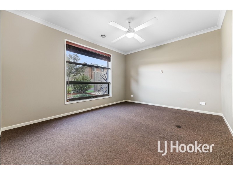 6 Ryeburn Street, Officer VIC 3809