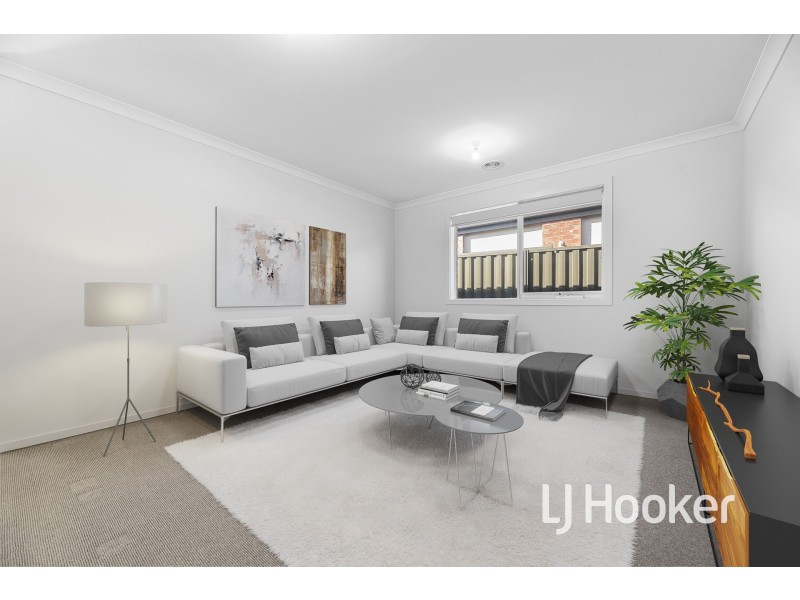 35 Revelstoke Crescent, Pakenham VIC 3810