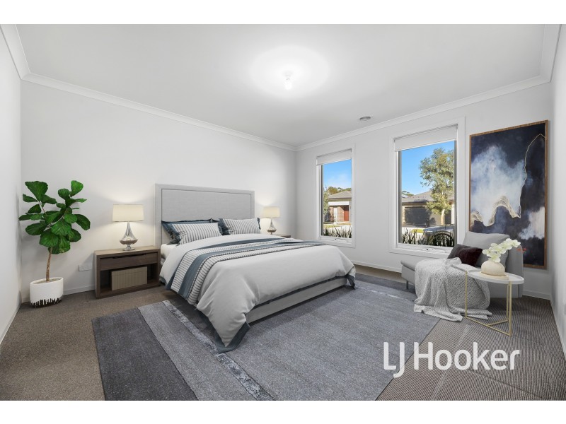 35 Revelstoke Crescent, Pakenham VIC 3810