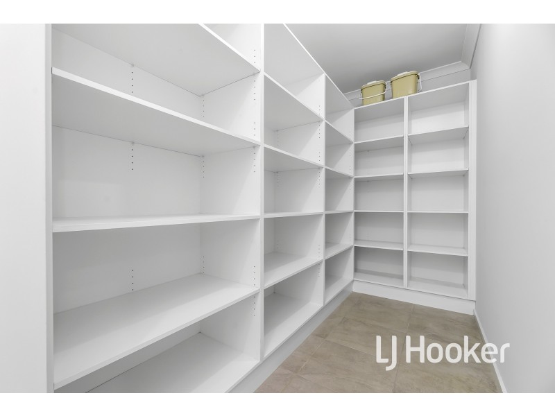 35 Revelstoke Crescent, Pakenham VIC 3810