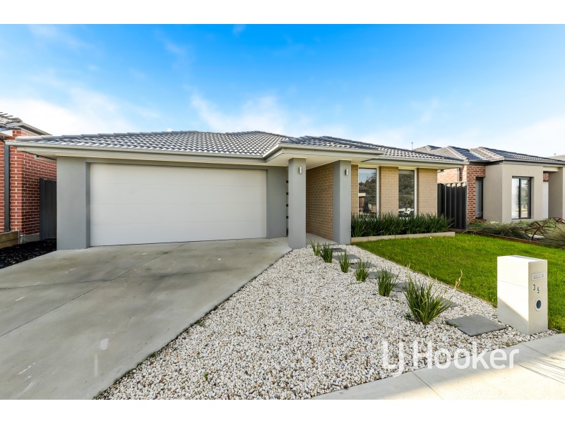 35 Revelstoke Crescent, Pakenham VIC 3810