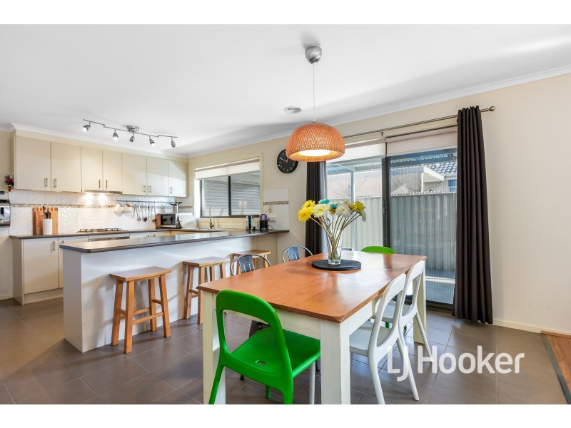40 Edenbrook Circuit, Pakenham VIC 3810