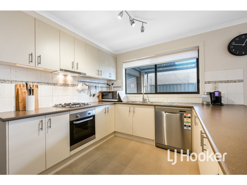 40 Edenbrook Circuit, Pakenham VIC 3810
