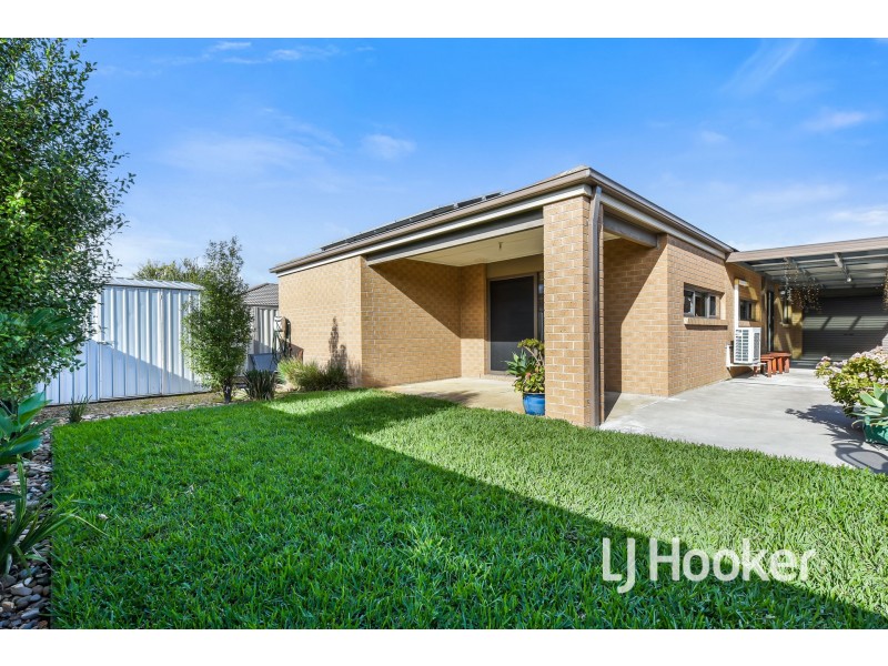 40 Edenbrook Circuit, Pakenham VIC 3810
