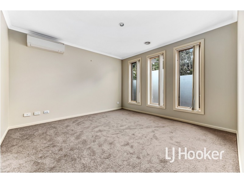 36 Golf Links Road, Berwick VIC 3806