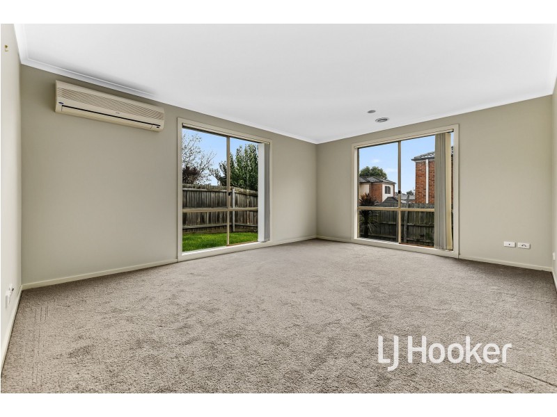 36 Golf Links Road, Berwick VIC 3806