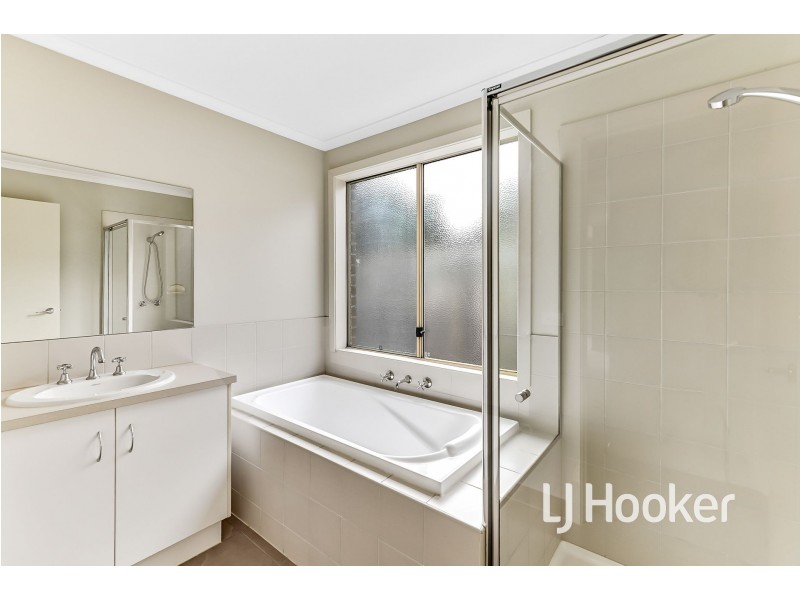 36 Golf Links Road, Berwick VIC 3806