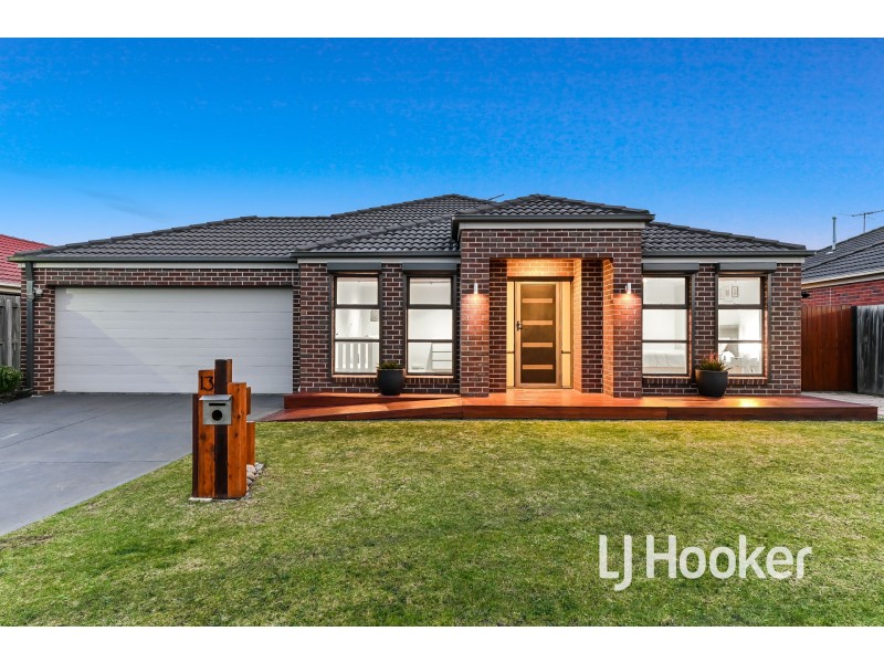13 Lorikeet Court, Pakenham VIC 3810