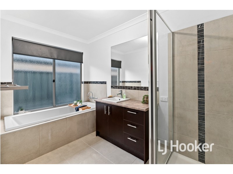 26 Constance Way, Pakenham VIC 3810