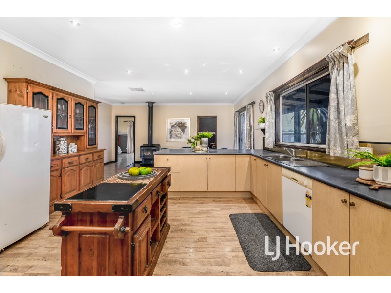 380 Lone Pine Road, Garfield VIC 3814