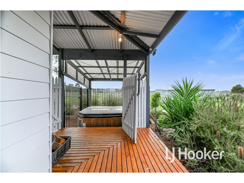 380 Lone Pine Road, Garfield VIC 3814